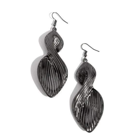 Elegant G-Metal Earrings - Picture 2 of 2